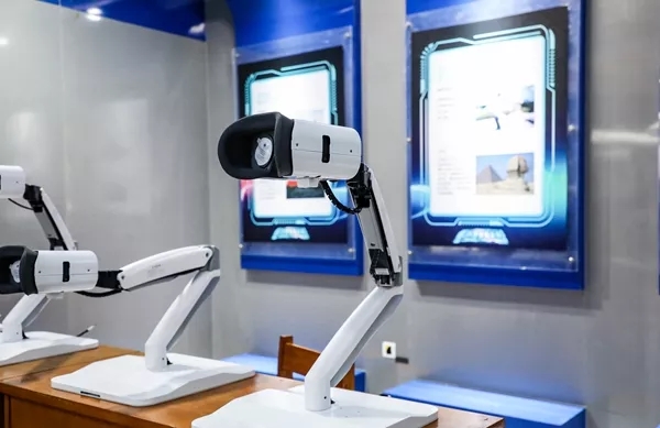 未来科技人工智能VR主题体验馆在宝安科技馆展出，带娃一起去体验吧！