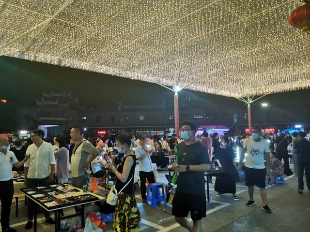 夜游之旅开始！每周一至周五深圳古玩城邀你来逛灯光夜市