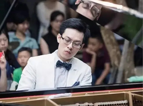 【公益演出】 《流行的古典》中外经典钢琴名曲何立岩独奏音乐会