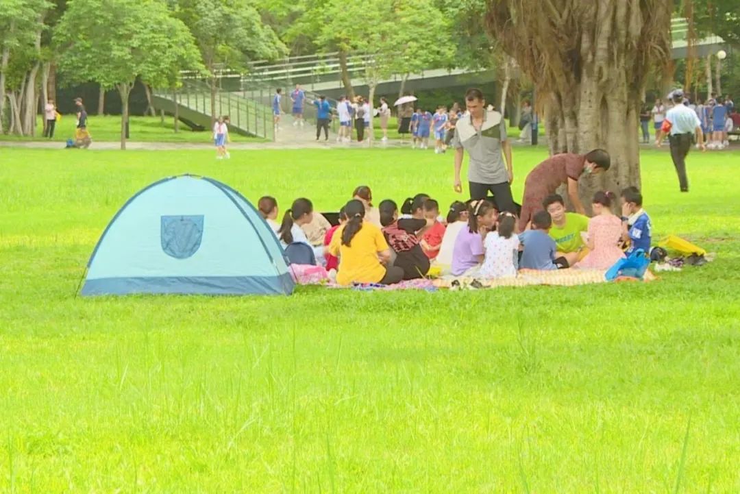解锁公园“新玩法”！这些公园的休憩区可以搭帐篷了！