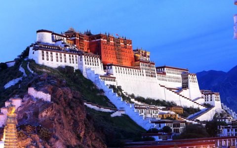 布达拉宫免门票啦！原价每人200元，免票5个月！