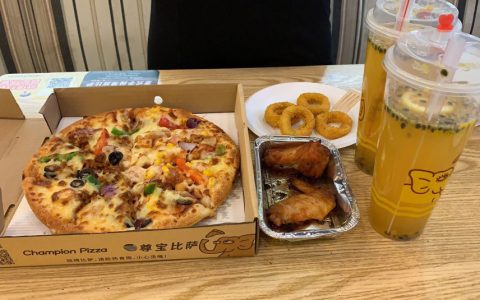 【尊宝批萨】49.9元超值套餐：10寸批萨+鸡肉洋葱圈+奥尔良烤翅+百香果翡翠茉莉2杯