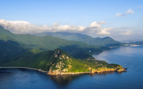 【深圳梅沙尖徒步1日游】68元享深圳第三峰梅沙尖攀登一日游，打卡360°全景绝美“天梯”山海一色融合、运动健身、寻找野趣 ，送户外旅游意外险
