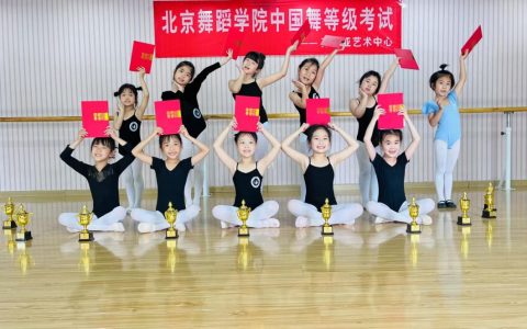 免费送舞蹈课啦！！！光明苏菲亚舞蹈中心周年庆大回馈