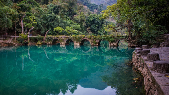 暑假临近，全国多地景区推出限时免门票优惠活动