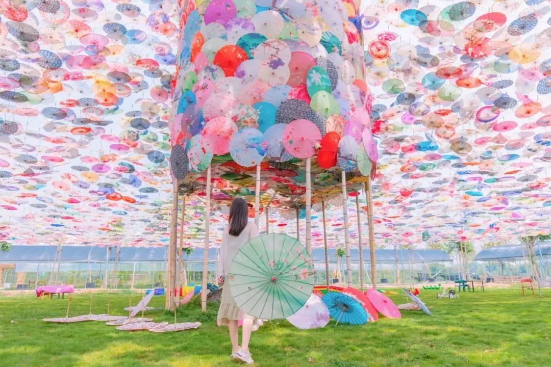 4月震撼来袭｜2023青青世界天空之伞暨粉色沙滩风车节，邀你来打卡！