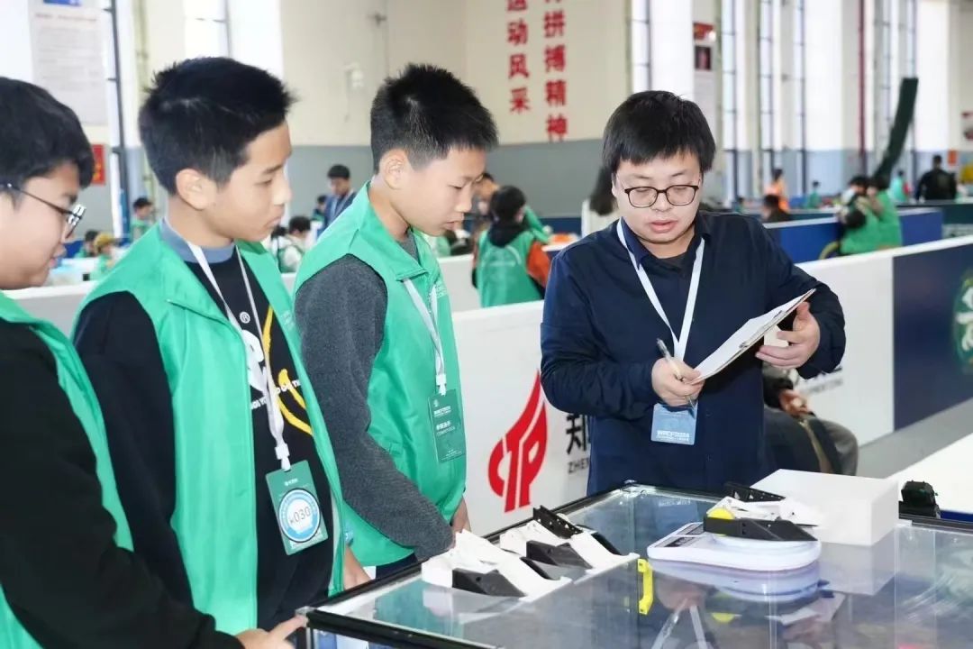 月19日，来龙华书城体验一场科技狂欢！"