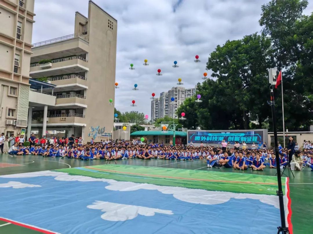 月19日，来龙华书城体验一场科技狂欢！"