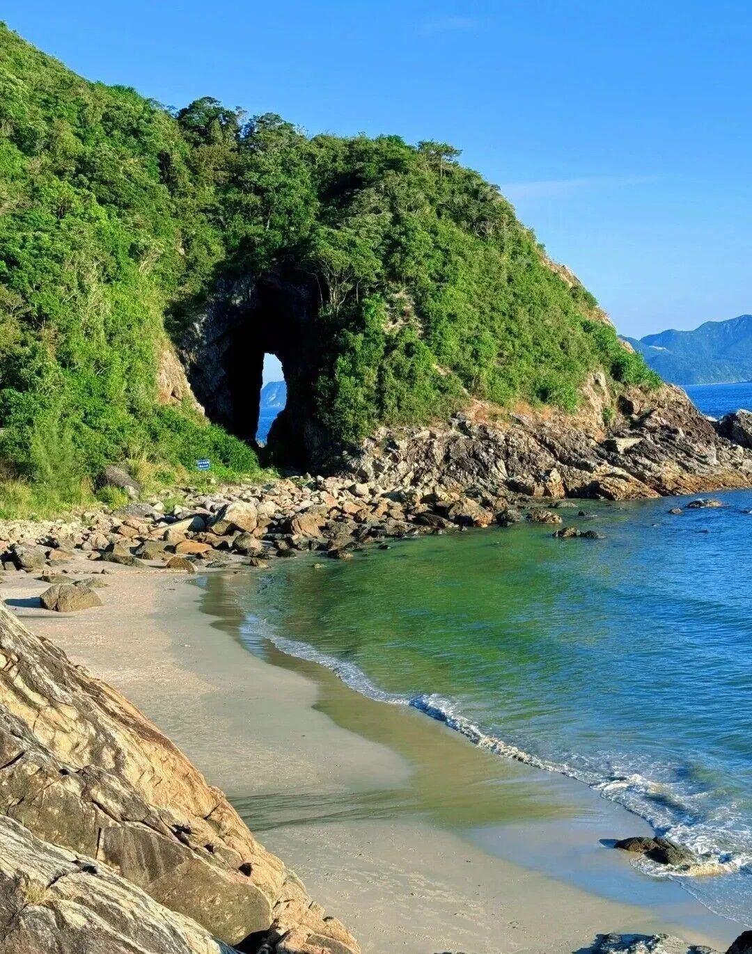 图2：东涌穿鼻岩图.jpg