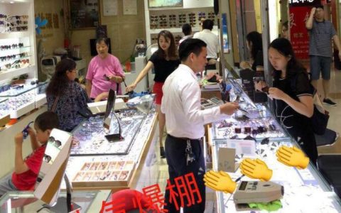 《普洛达》国产老品牌万新小雨伞青少年近视防控镜片低至 399 元/付！